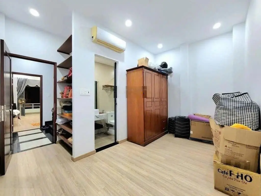 Hàng ngộp! 1 căn duy nhất ở Đội Cung-Q11. Gần Bệnh Viện Quận 11. Đang cho thuê 33triệu. Giá 3tỷ660