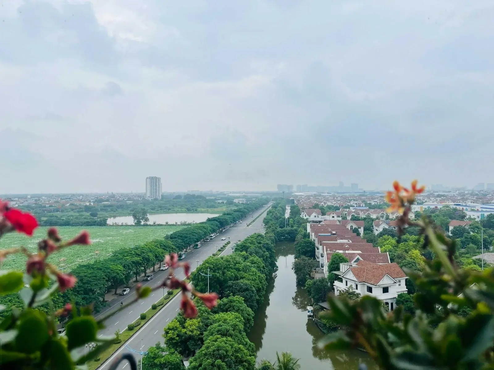 Bán gấp 5 căn 2PN Vinhomes Symphony, sổ đỏ, view đẹp, giá tốt - cơ hội đầu tư sinh lời cao