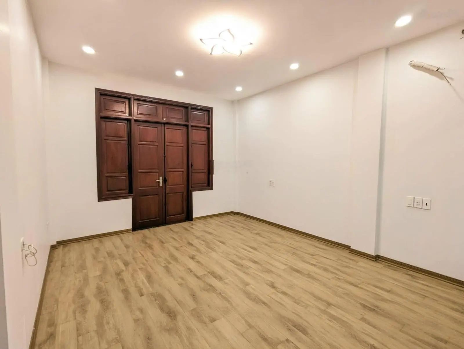 Phân lô Hoàng Văn Thái - ô tô tránh - 7 tầng, thang máy - 64m2 - kinh doanh