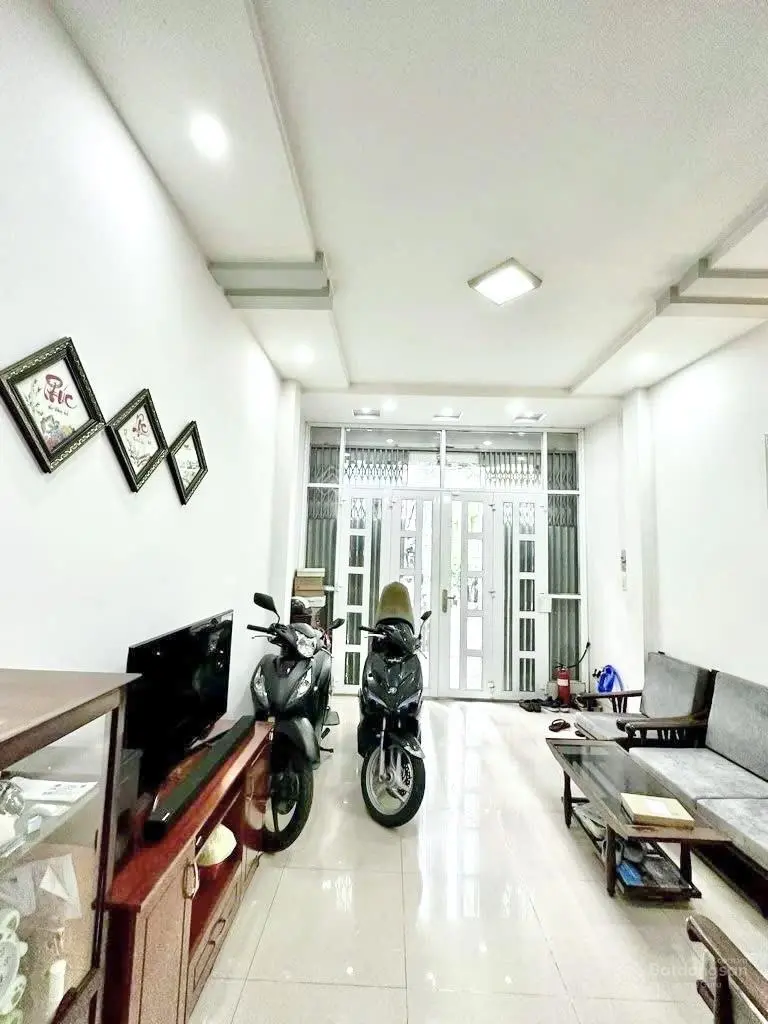 Nhà đẹp giá tốt 3 tầng HXH thông, gần mặt tiền đường 3/2 - q11 - chỉ 6.3 tỷ