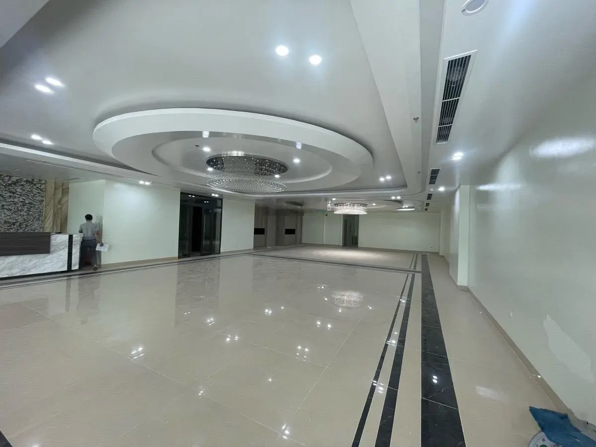 Bán toa văn phòng mặt phố Hoàng Cầu 3 mặt tiền tạo nguồn tiền 600tr/th 250m2/12T/25m MT nhỉnh 200tỷ
