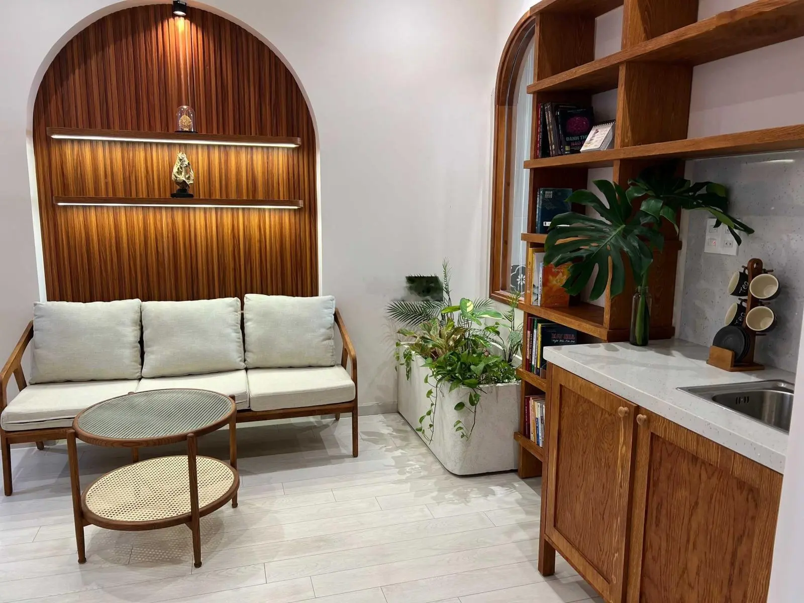 Bán nhà ven biển Mỹ Khê vị trí VIP sát Hồ Nghinh, giá đầu tư tốt
