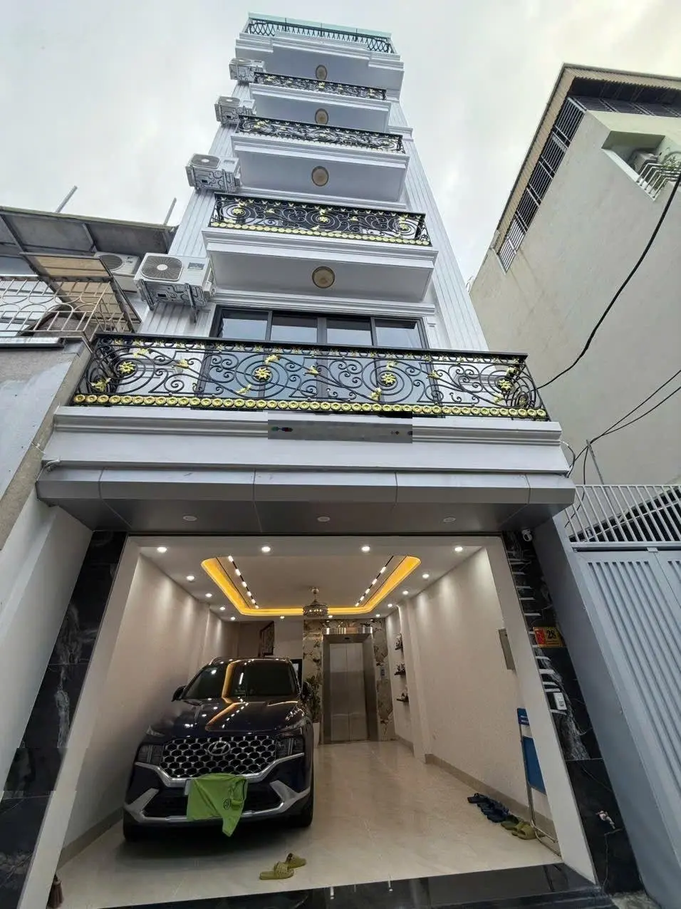 Tôi cần bán căn nhà số 28 ngõ 438 Ngọc Thụy 6 tầng mới, lô góc gara ôtô, thang máy, full đồ, 13.9tỷ