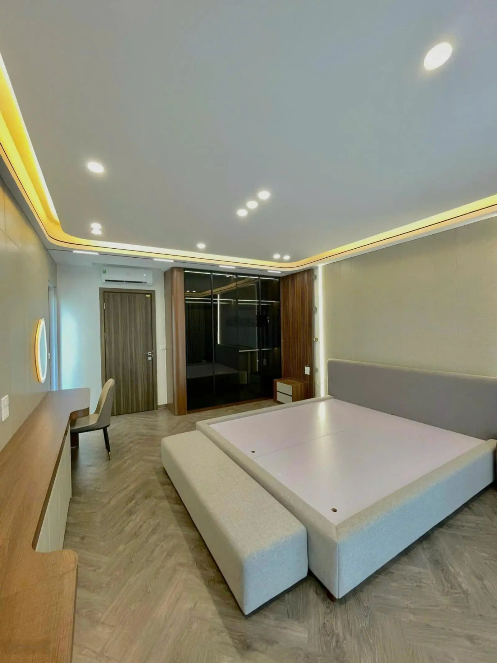 Ngõ 266 Nguyễn Văn Cừ - Lô góc - ô tô - thang máy - 52m2 x 6 tầng - MT 4.5m - giá 15 tỷ