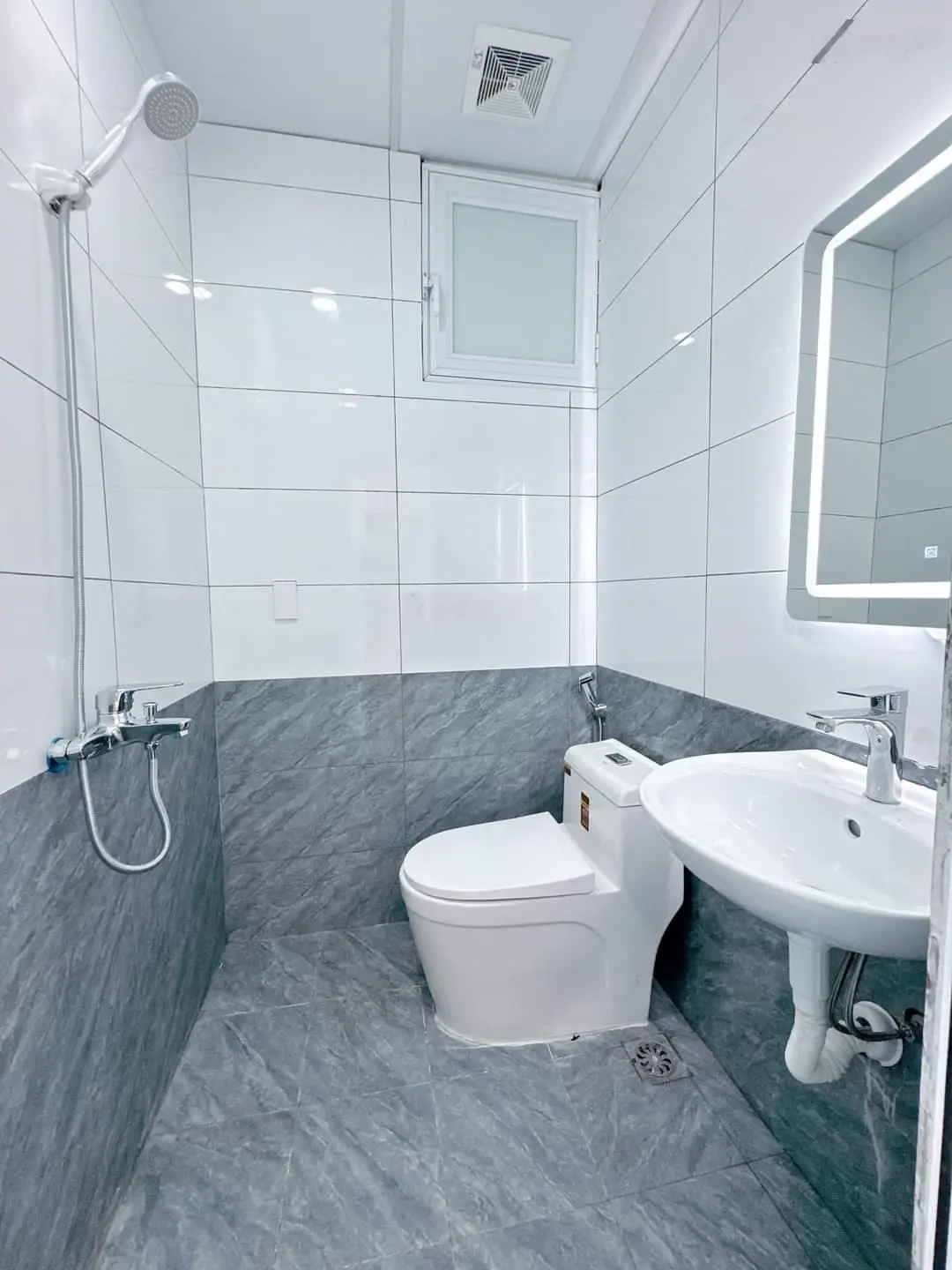 BÁN NHÀ TẬP THỂ CẢNH SÁT - THANH XUÂN - ÔTÔ - NHÀ ĐẸP - FULL NỘI THẤT - 2 NGỦ - 2VS - 80M - HƠN 2T