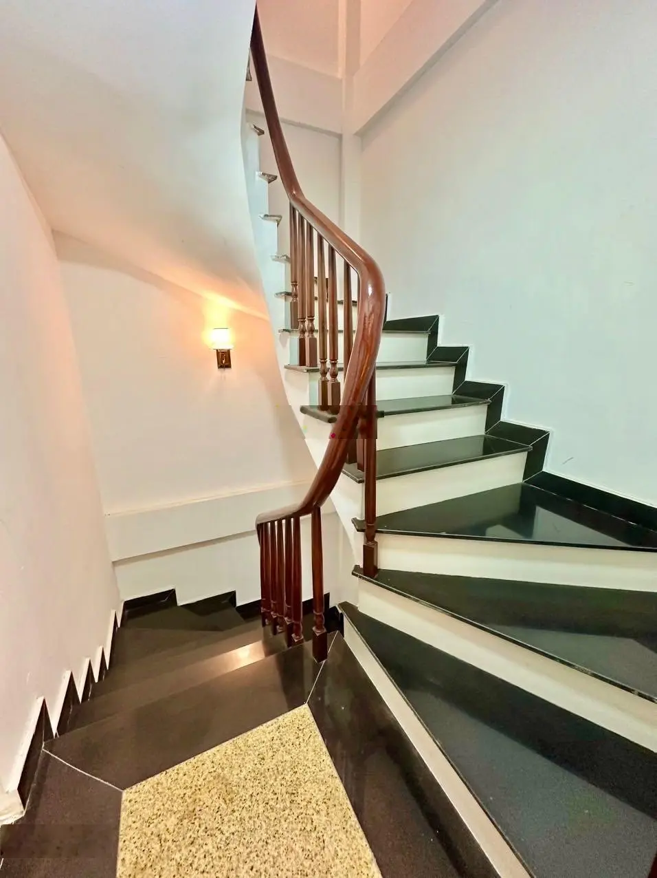 Bán nhà Trương Định, rẻ nhất thị trường, ba gác, xây mới, hiện đại, 43m2, 5T, nhỉnh 5 tỷ