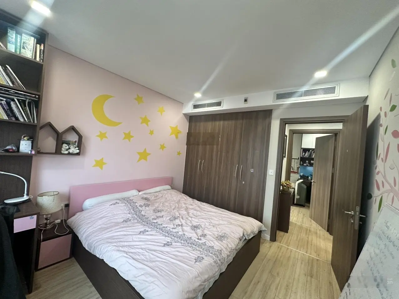 Bán căn góc 3pn2vs, CC Rivera Park giá 9,1 tỷ vnd, diện tích 110m2 tầng cao có slot ô tô