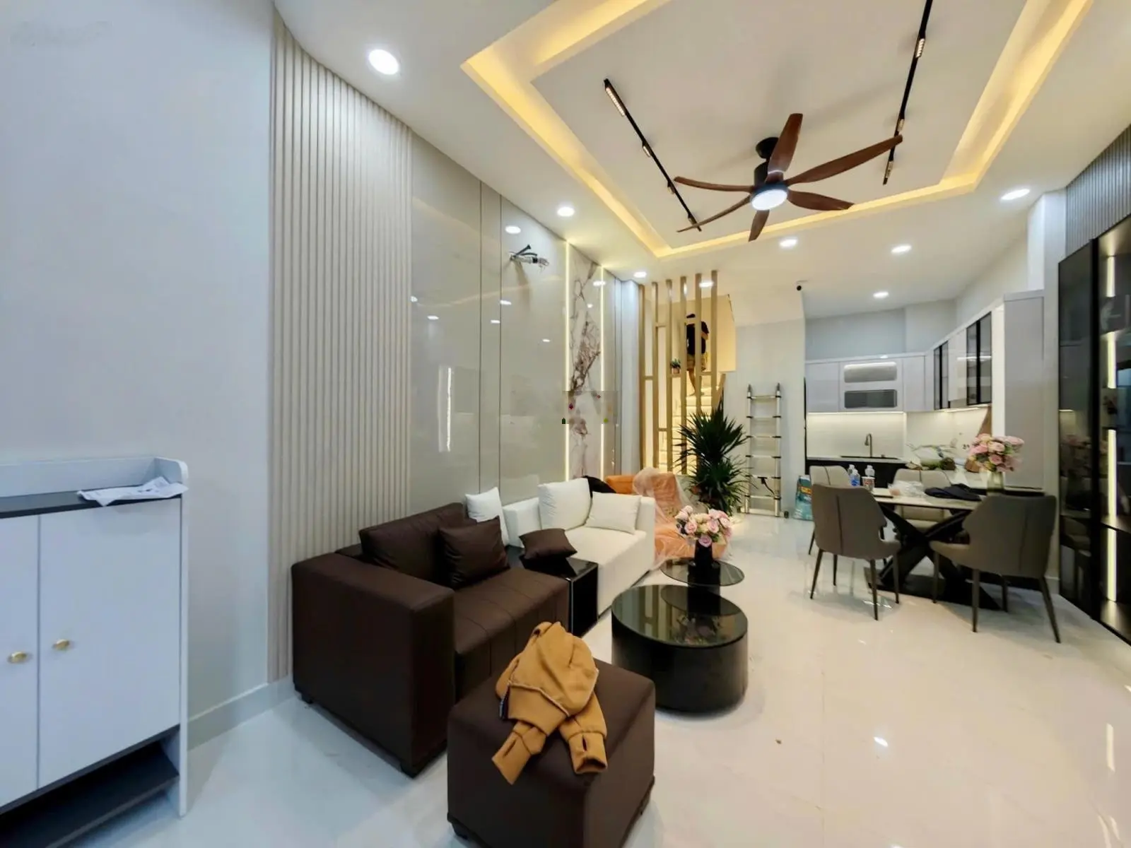 Bán nhà riêng đường Cầm Bá Thước Giá 2tỷ5, Phú Nhuận DT 80m2, 4 PN, 3 PT - SHR
