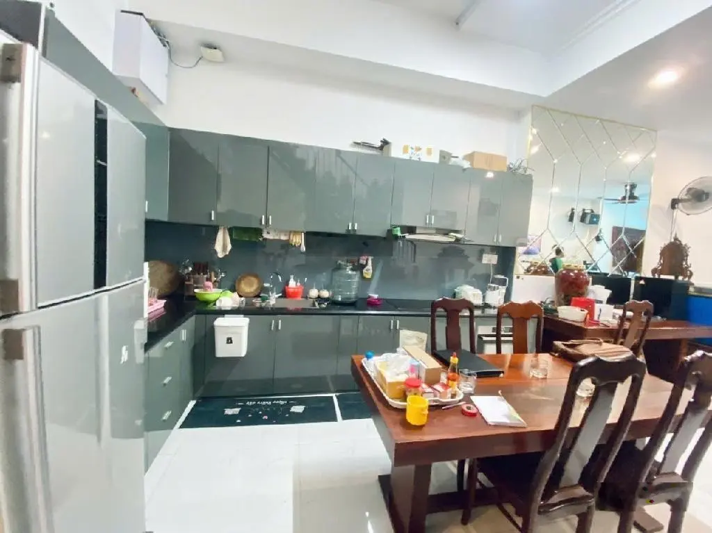 Hẻm 8m thông, 4.5x28m, 17 tỷ, đường Lý Thường Kiệt, Tân Bình.