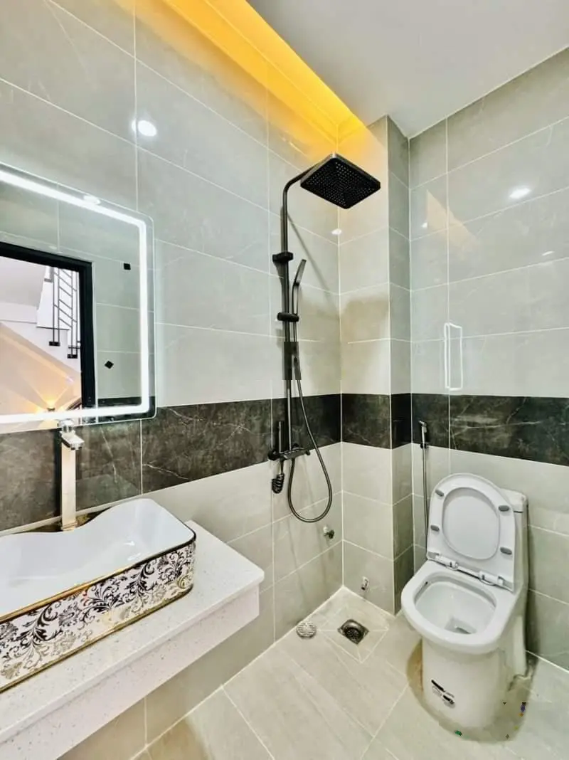 Quận 4 Nguyễn Tất Thành - 4 lầu - ngang 3.5m view pháo hoa sát quận - nhỉnh 3 tỷ