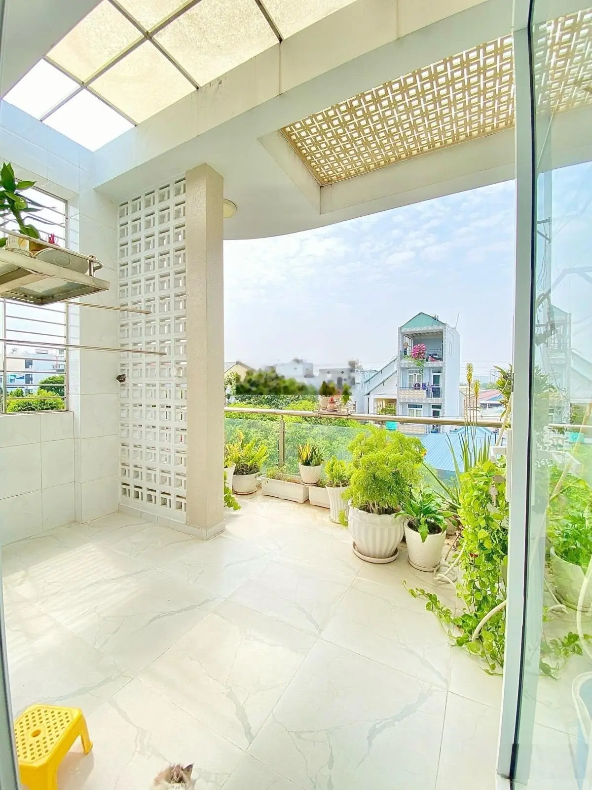Mặt tiền kinh doanh - 11 tỷ 9 - đường 12m - nhà 3 tầng - 3PN -82m2( 4,1m x 20m )- Phường Phước Bình