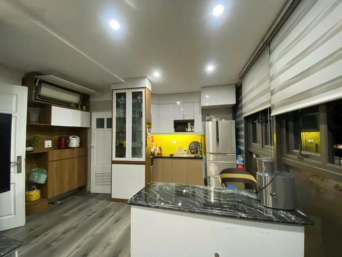 Mặt phố Minh Khai, MT rộng vỉa hè đá bóng, KD các mặt hàng, DT 30m2 7T thang máy giá 19,9 tỷ