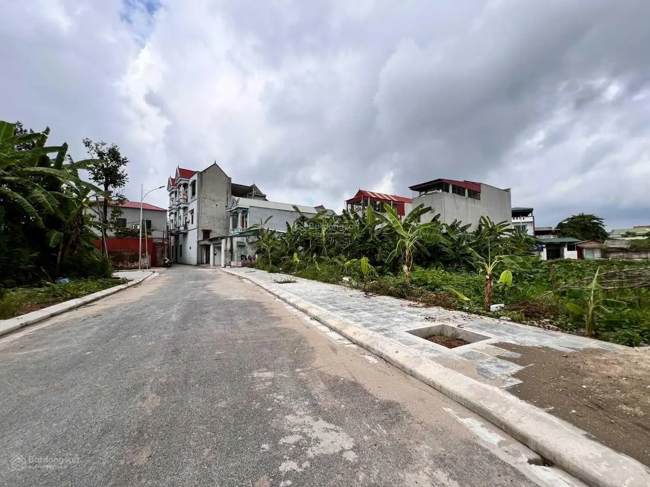 Cần bán đất trung tâm thị trấn Lập Thạch. DT 100m2, cách chợ Lập Thạch 50m. Giá 3.55 tỷ bao phí