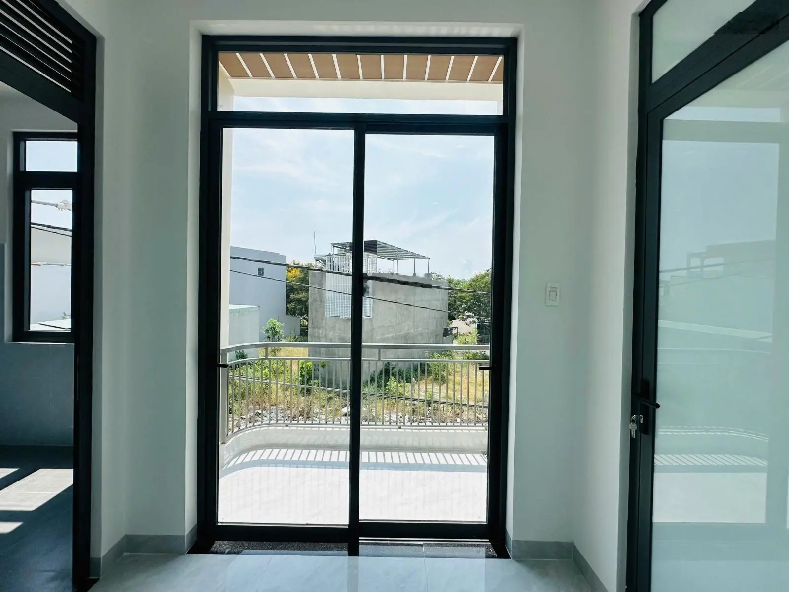 Hàng hiếm - bán căn góc 2 mặt tiền 2 tầng TĐC Đất Lành - Vĩnh Thái, Nha Trang vừa hoàn thiện