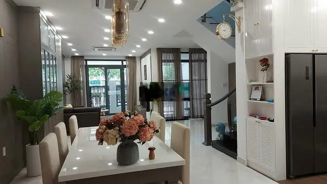 Bán căn biệt thự liên kế mỹ thái 7*18m, 2 lầu, nội thất cơ bản, quận 7