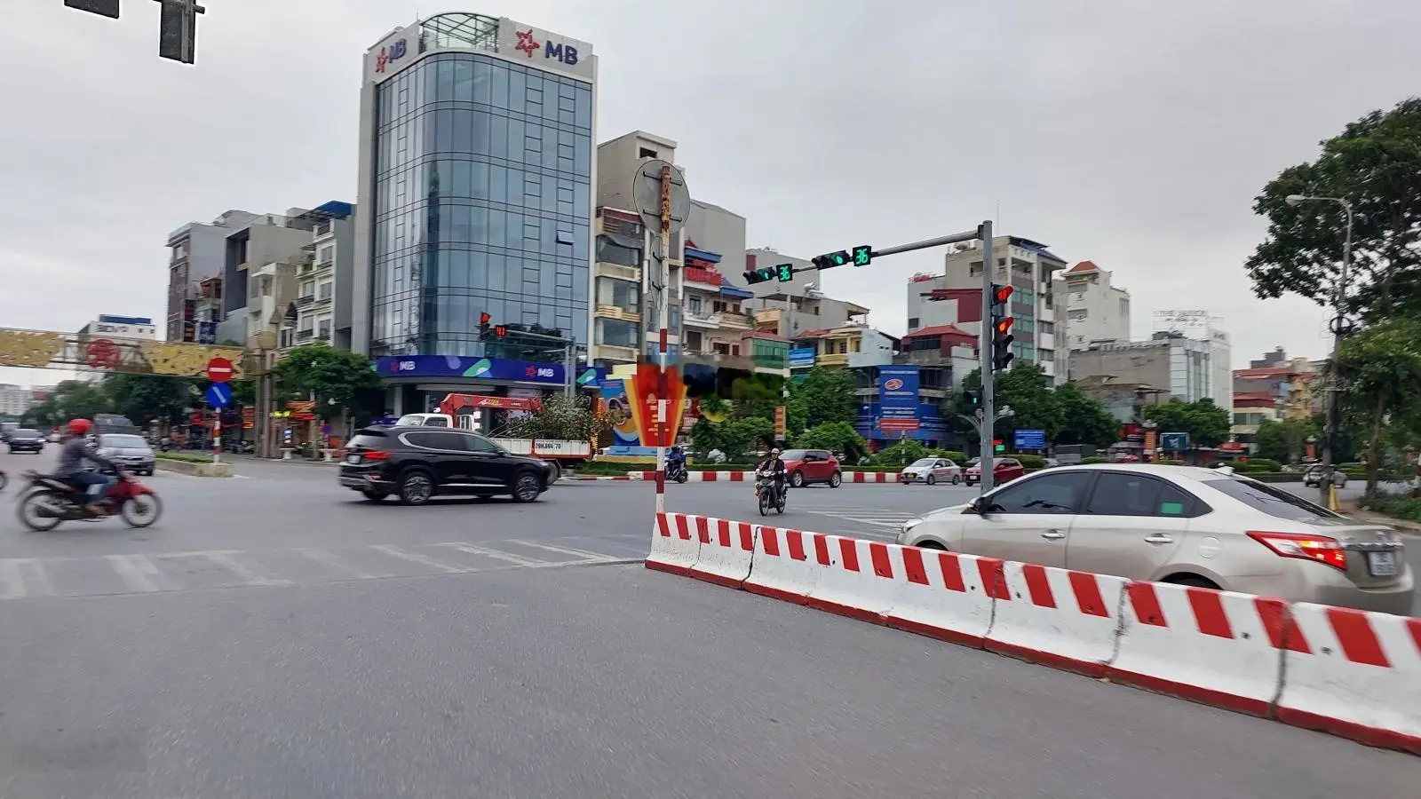 Hiếm! Bán 100m2 nhà Uy Nỗ - 4.X tỷ! Đường thông 2 ô tô đánh võng