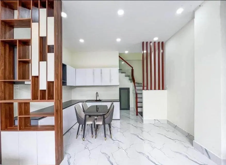 Bán nhà hẻm 251 Nguyễn Thiện Thuật, Quận 3. Nhà 64 m2, Giá: 3 tỷ 790 nhà 1 trệt 2 lầu, sổ riêng