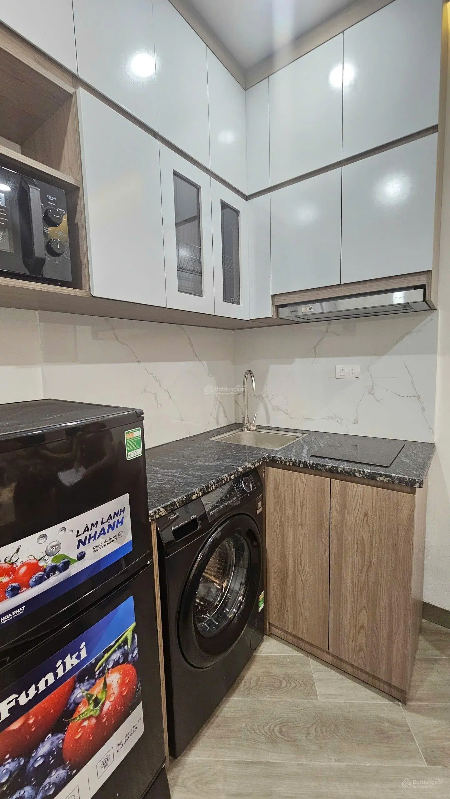 Nhà đẹp phân lô hai mặt tiền phố Phạm Văn Đồng, 15m ra phố. Ngõ rộng ba gác.