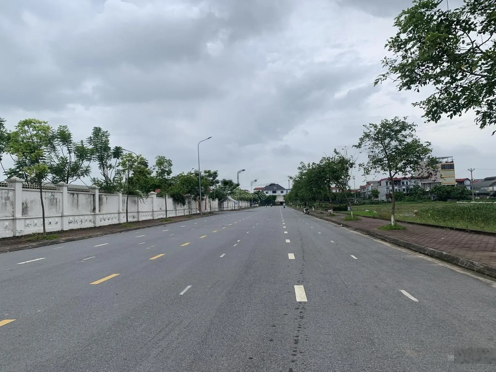 Bán 100m2 đất nằm trên trục chính kinh doanh, đường 3 ô tô tránh gần cầu Thăng Long