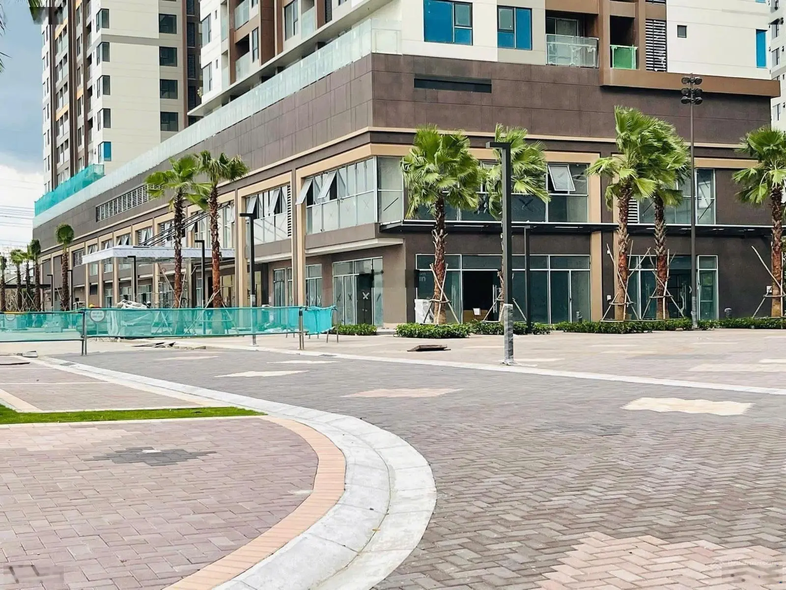 Bán căn hộ mặt tiền Võ Văn Kiệt giá 3tỷ4 - 80m2 Full nội thất thanh toán trước 1tỷ1 nhận nhà