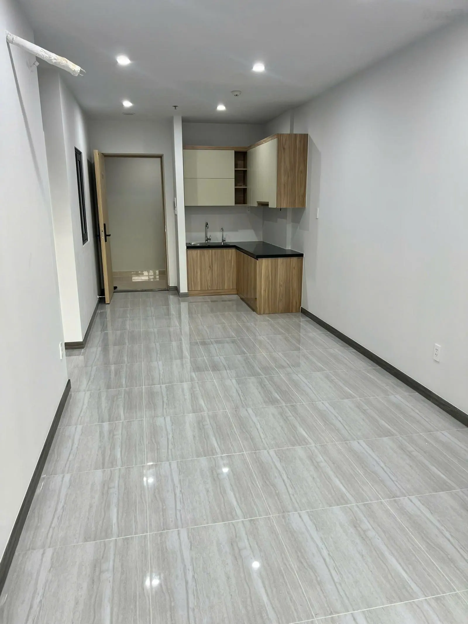 Chính chủ cần tiền bán ngay căn 2pn/2wc hướng Nam lỗ 150tr giá 2ty050, LH 0907 035 ***