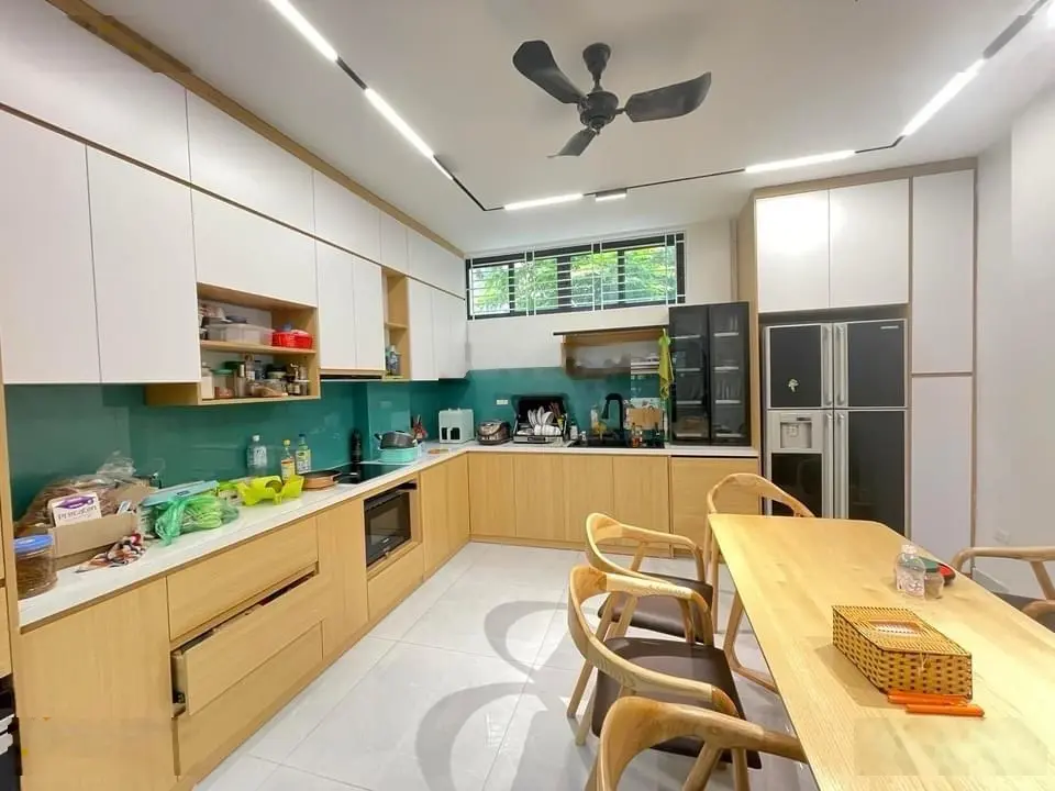 Bồ Đề , sân vườn , nhà 2 mặt ngõ to, oto vào nhà