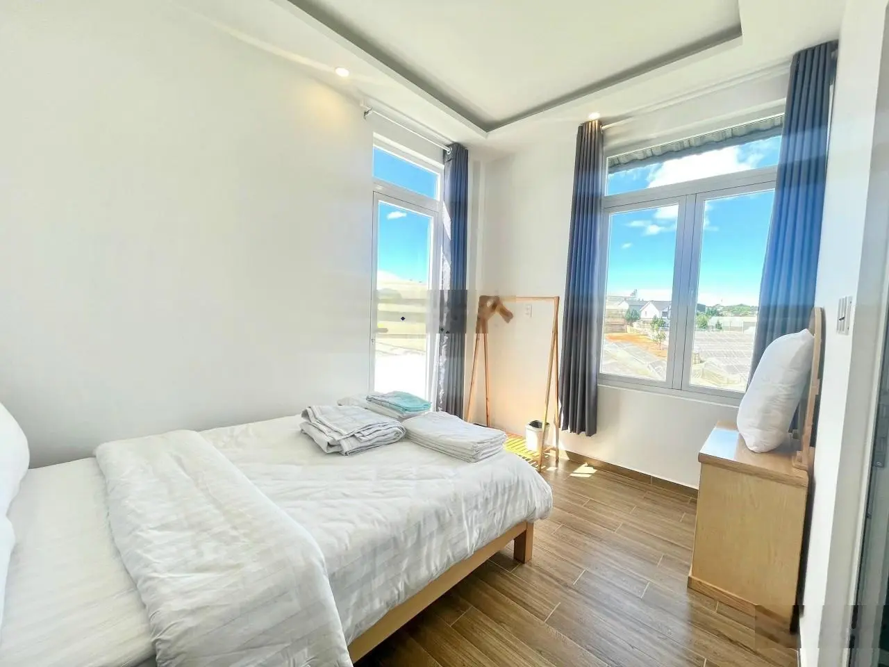 Villa trung tâm 4 tầng ô tô lớn, Trần Đại Nghĩa, P8, 200m2, giá 11.2 tỷ