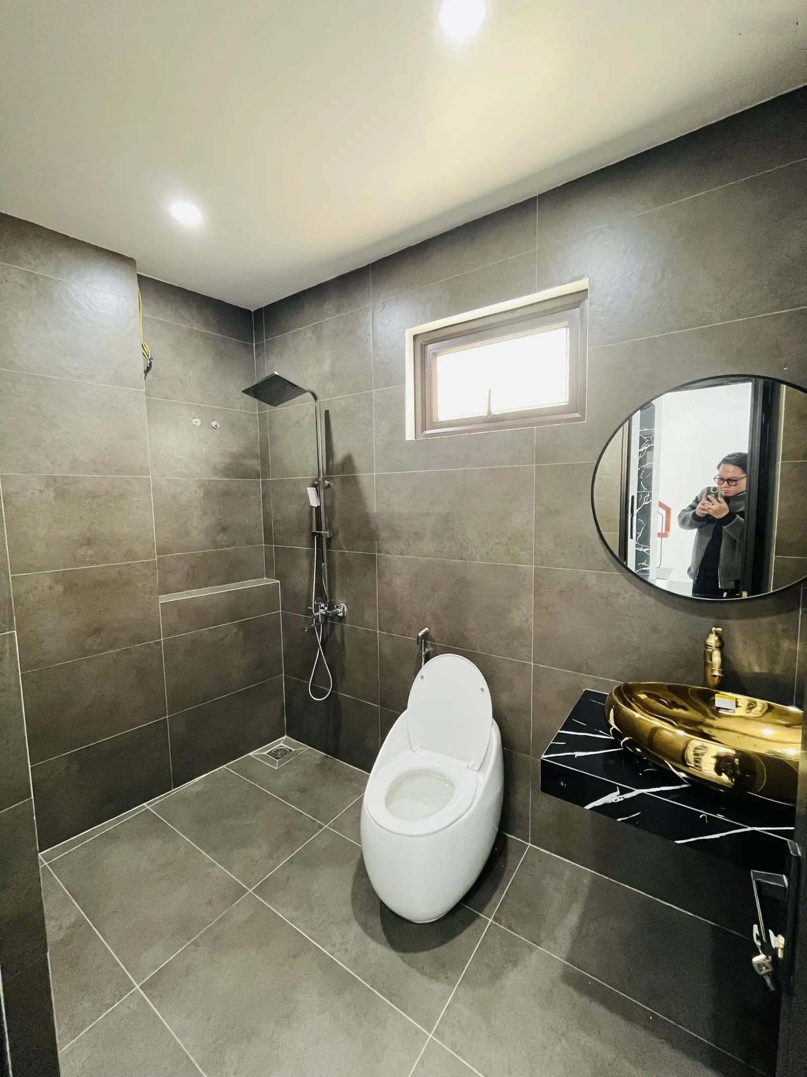 Lạc Long Quân toà nhà 7 tầng thang máy lô góc view thoáng 51m2 mặt tiền 5.7m