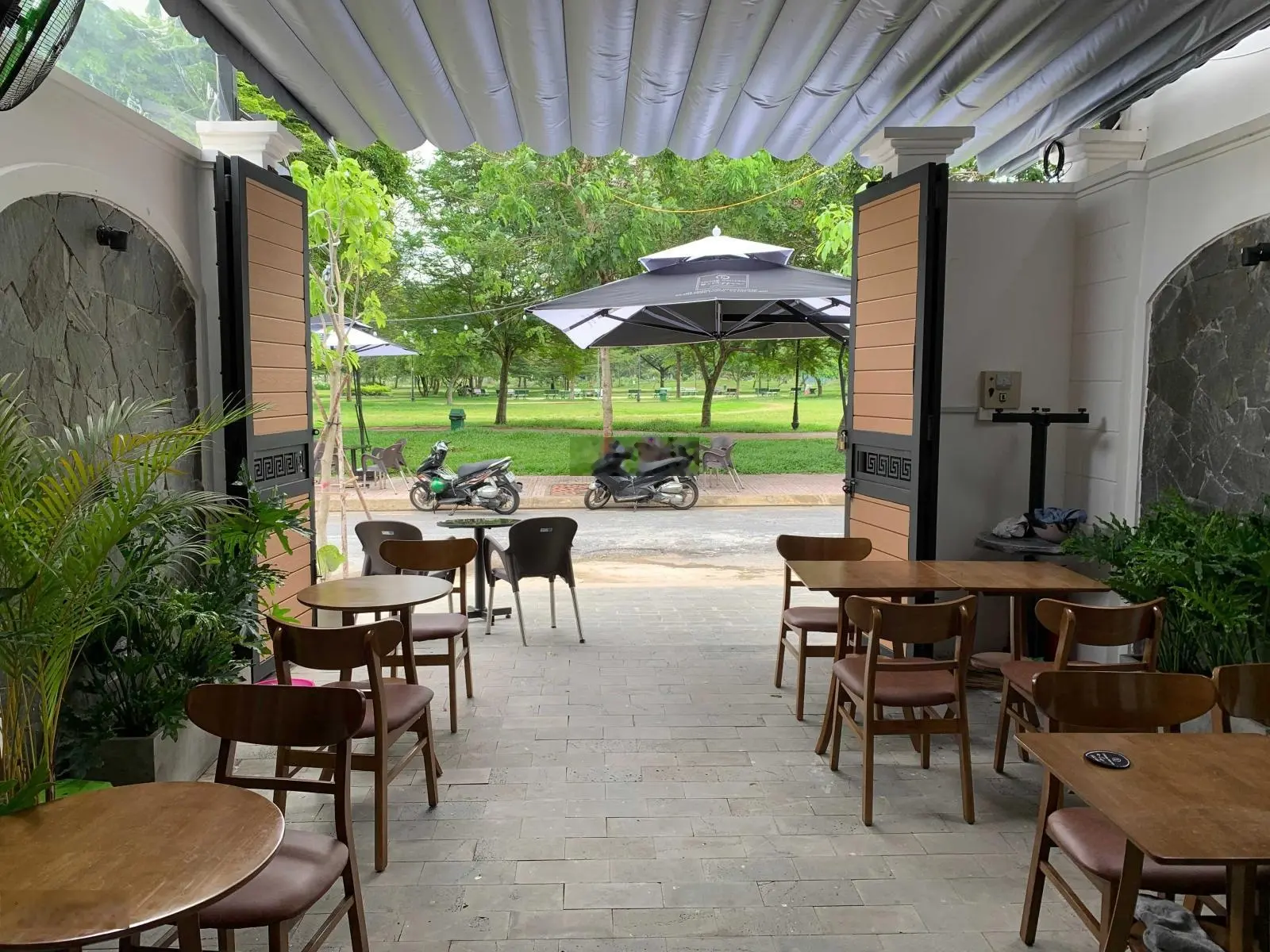 Cần bán căn nhà và quán cafe đối diện công viên thị trấn Trảng Bom