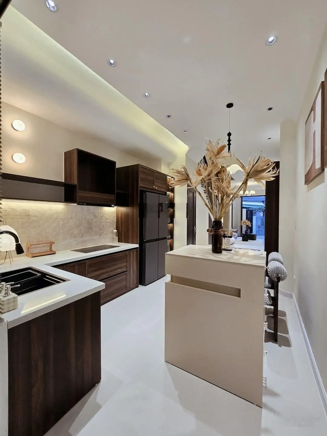NHÀ ĐẸP 3 tầng full nội thất sang trọng đường HOÀNG DIỆU