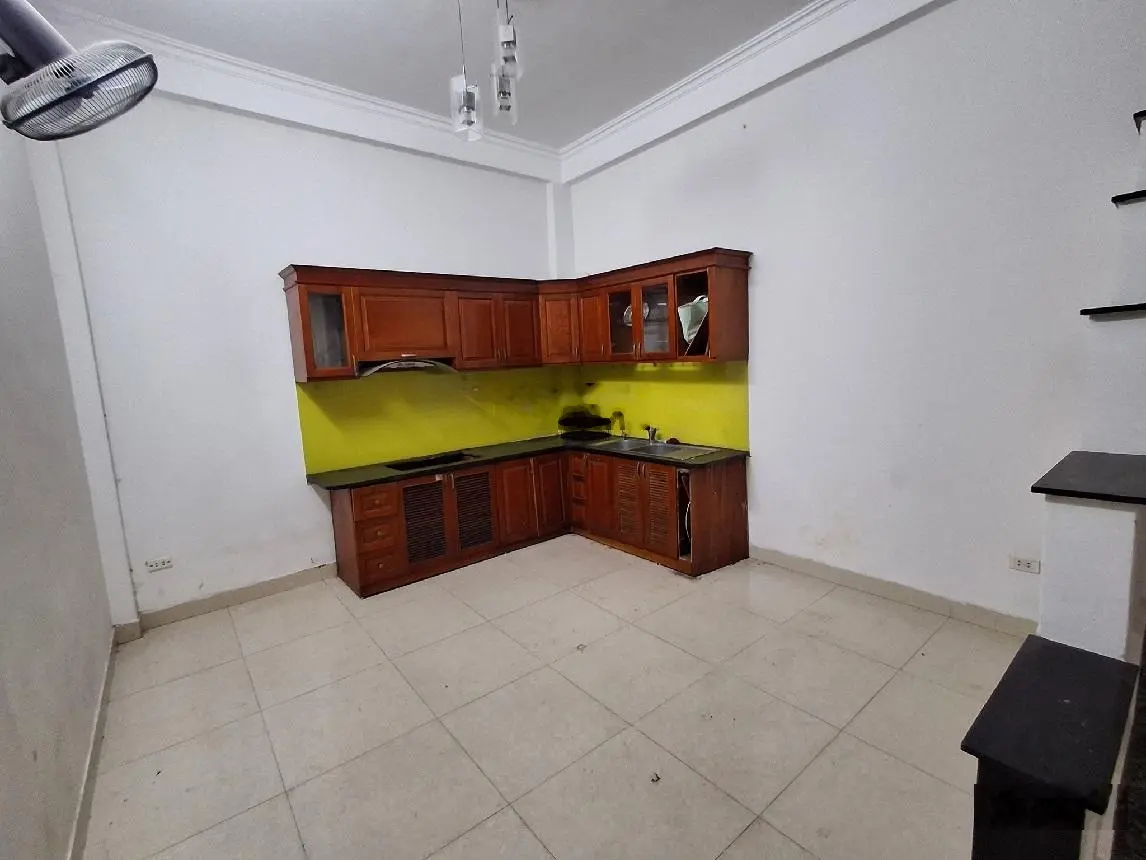 Bán nhà Trần Quốc Hoàn, Cầu Giấy: 40/44m, 3 tầng, MT 4m giá 14 tỷ. Ngõ ô tô tránh, ở vừa kinh doanh