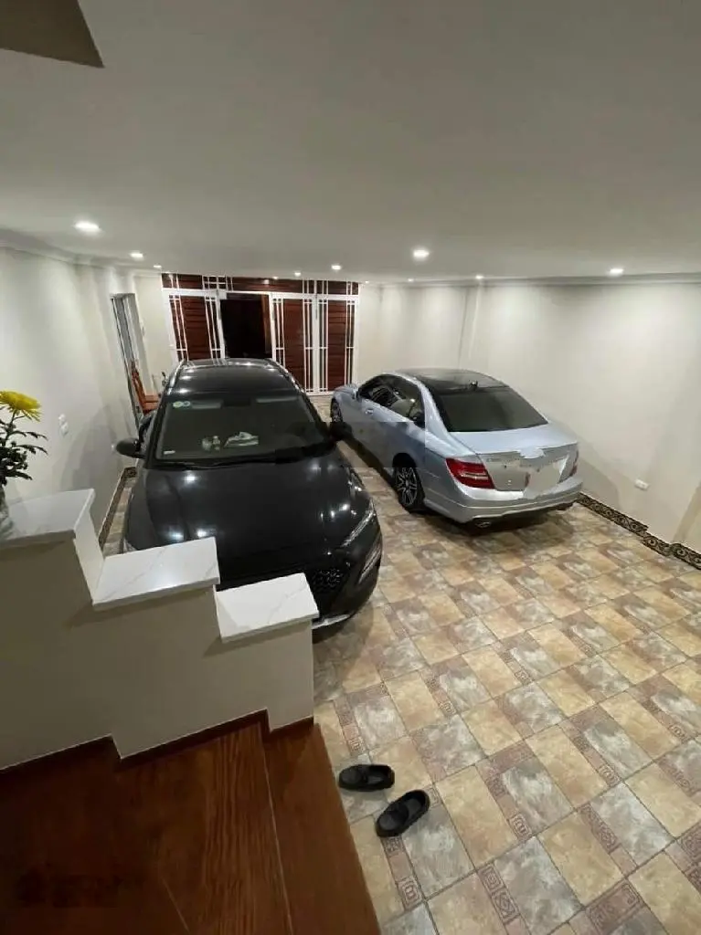 Nhà Bồ Đề mặt ngõ thông ô tô vào nhà - nhà 7 tầng thang máy nội thất xịn vài bước hồ điều hòa