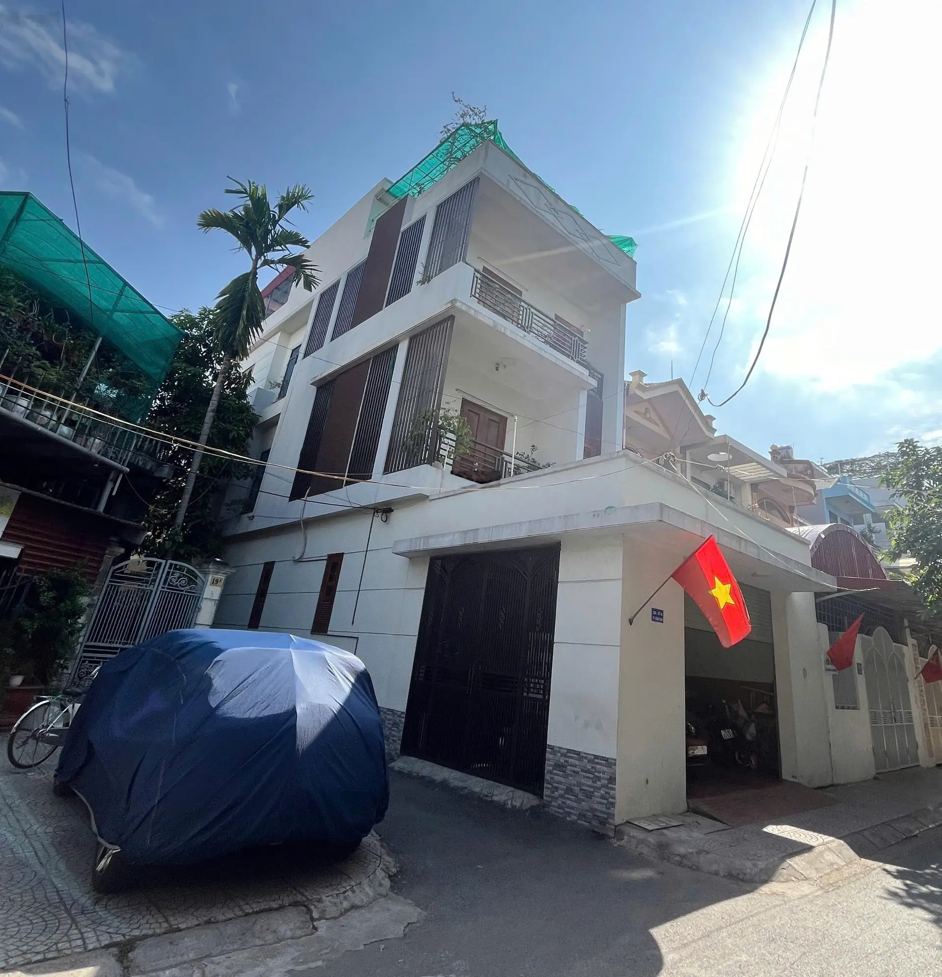 Cần bán nhà 4 tầng căn góc hồ Lâm Tường (tuyến 2 Hoàng Minh Thảo). Nhà đẹp ô tô đỗ cửa