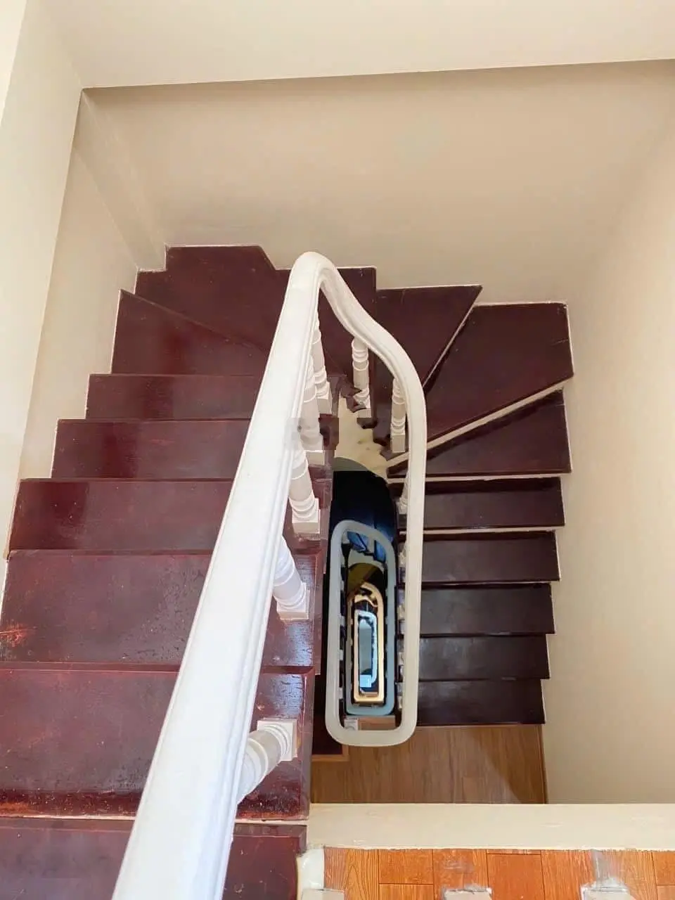Bán nhà Cầu Giấy - 5 tầng - MT: 5.2m. Giá 6,7 tỷ