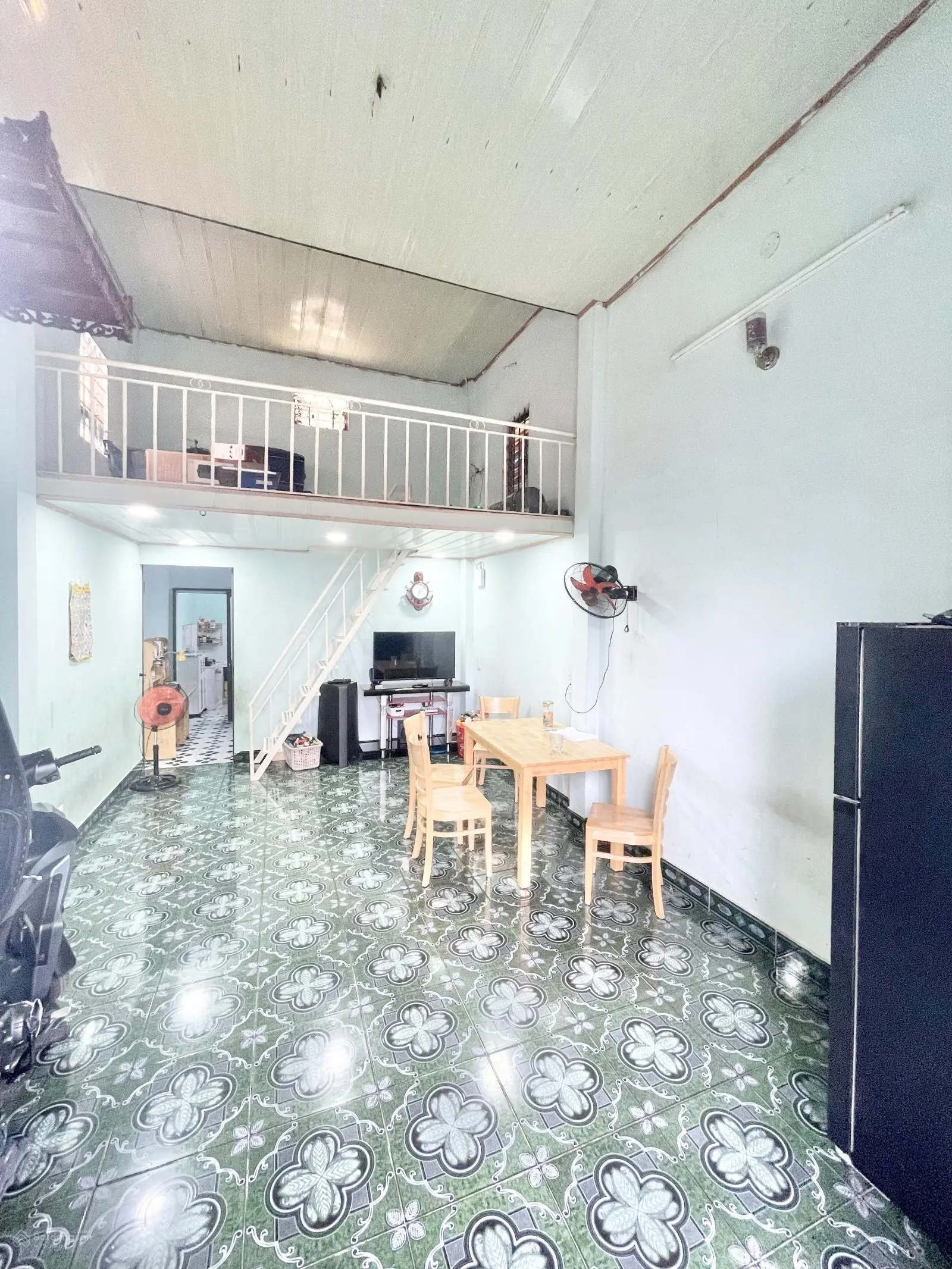 Cần bán nhà sổ riêng 2,2 tỷ gần chợ xóm vắng gần đường nguyễn trãi phường dĩ an
