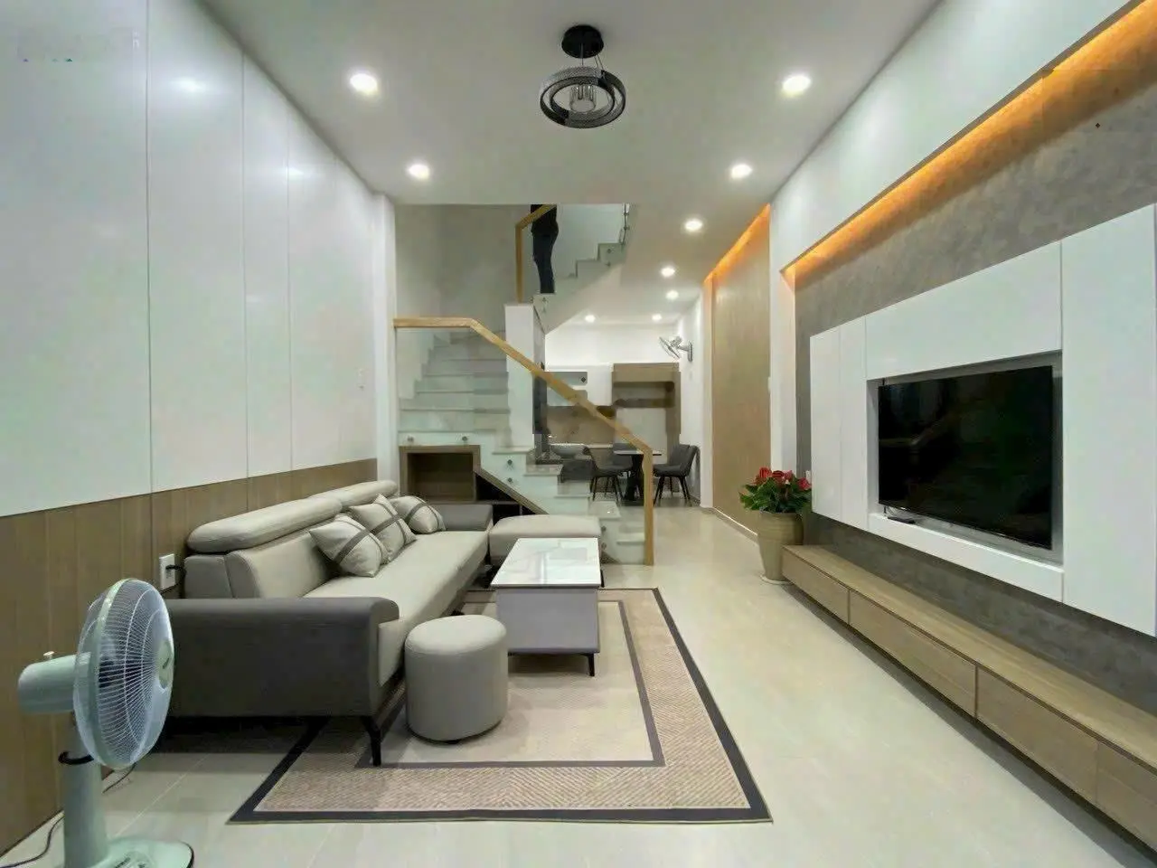 Cần 1 căn nhà đẹp ngay Lê Văn Quới với diện tích là 4x6m, 1 trệt, 1 lầu, sân thượng, 2PN, 2WC