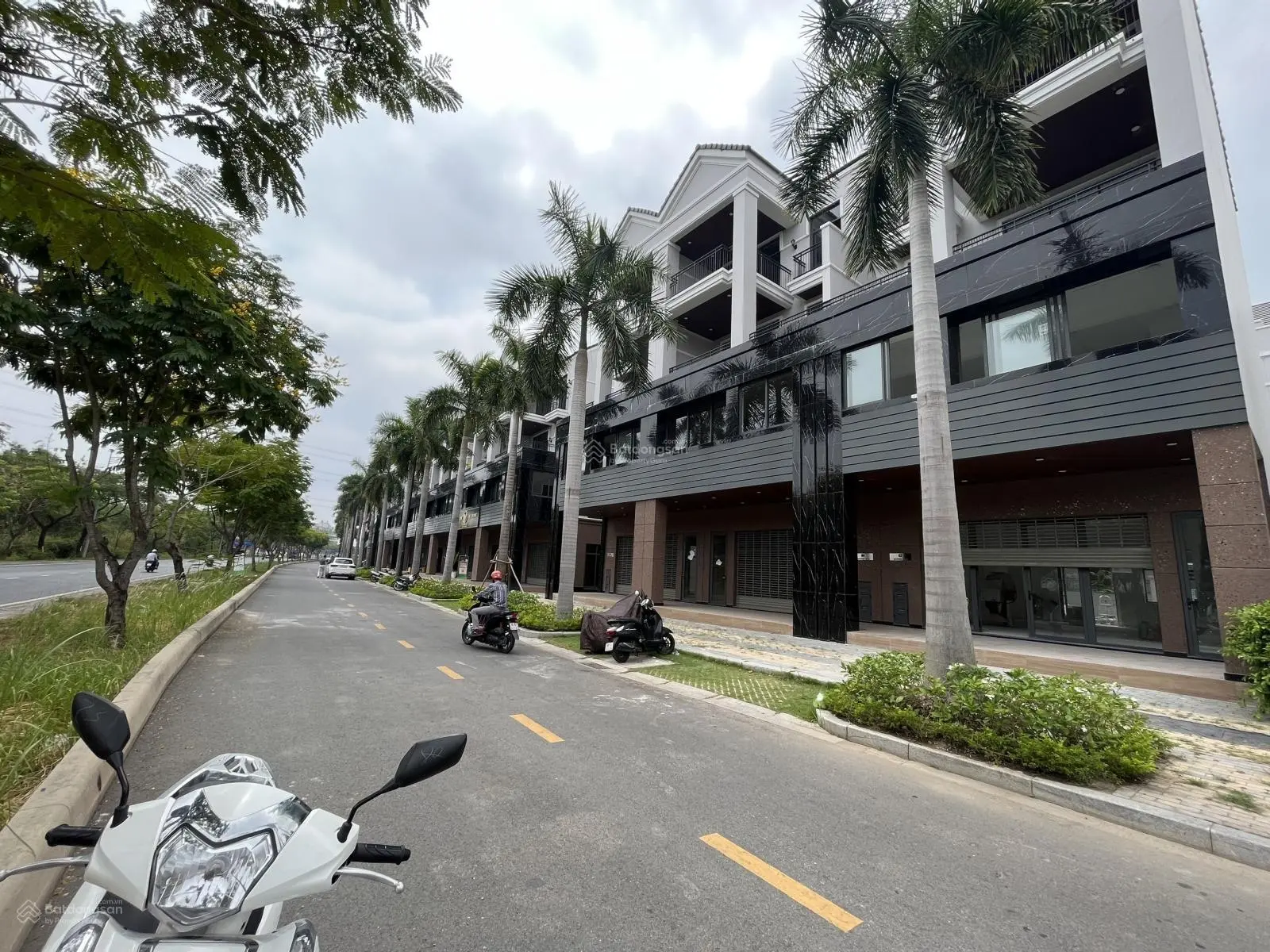 Bán shophouse tại Zeitgeist City, 26 tỷ, 126m2, 5 tầng, 8PN, 7WC, Hot!