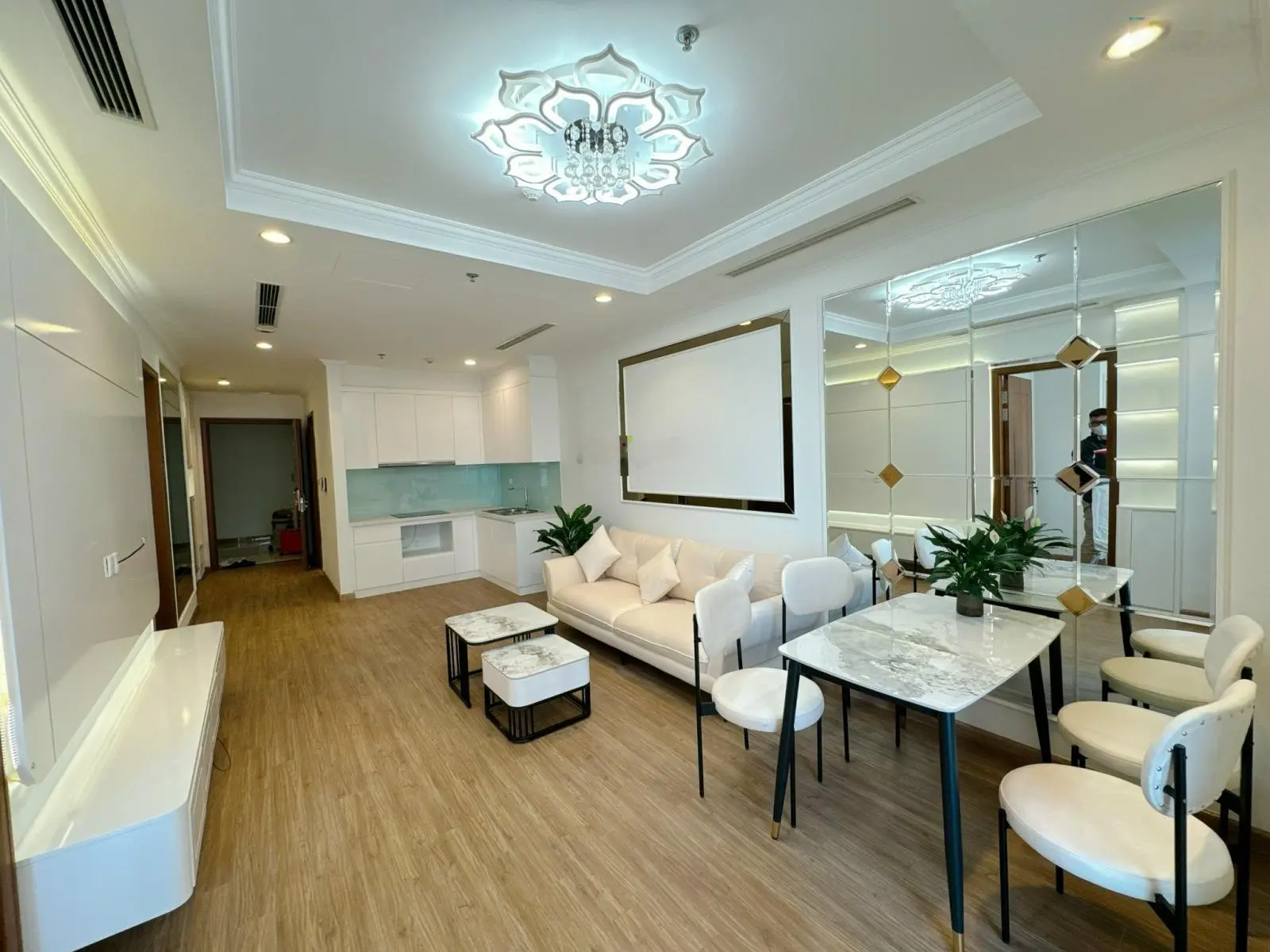 NHÀ ĐẸP NHƯ HÌNH 100%! Căn hộ 2 ngủ 73m2 FULL ĐỒ ĐẸP-SẴN SỔ tầng trung giá 6.7 tỷ tại Times City