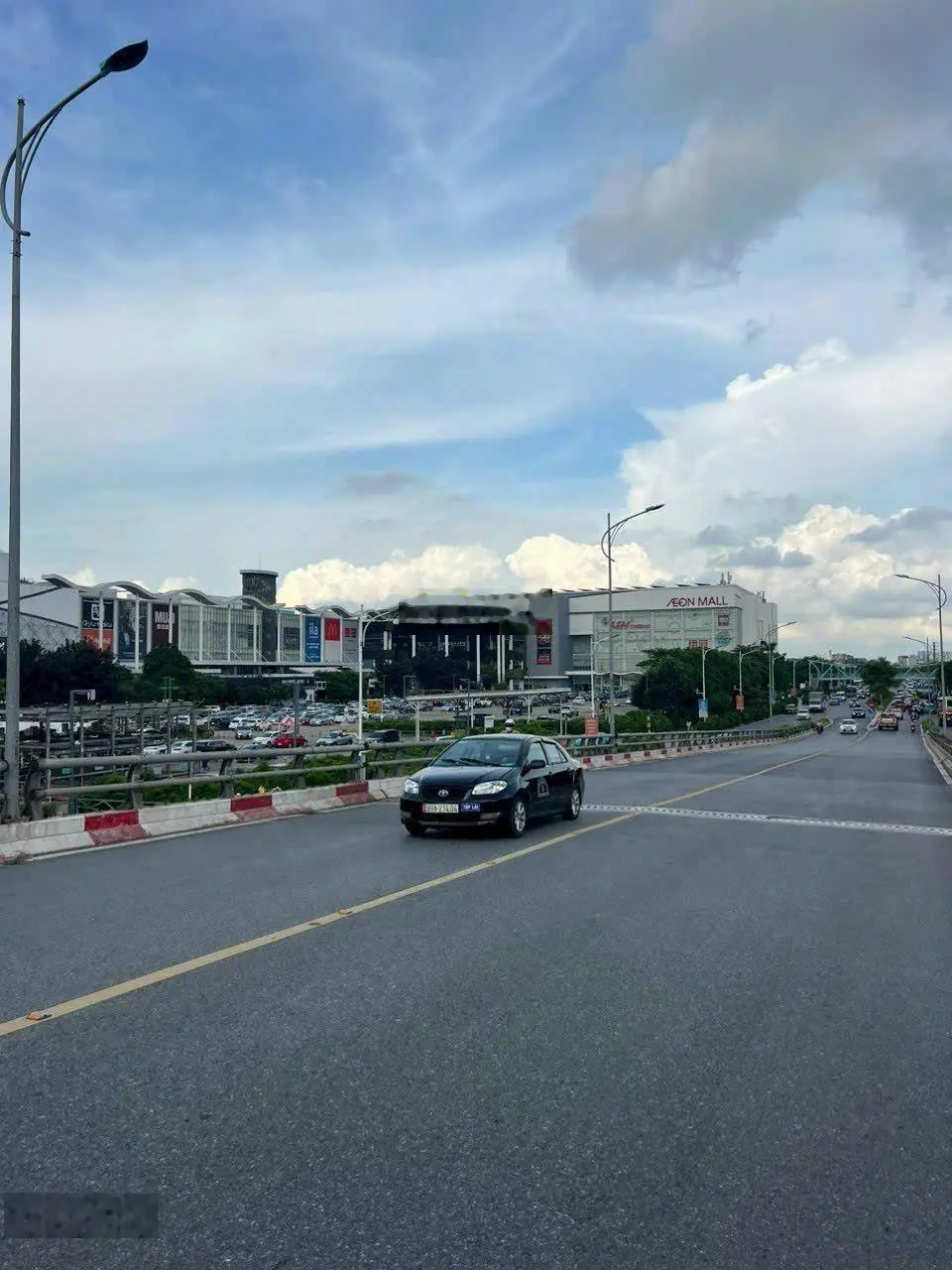 Nhà 3 tầng mặt phố Cổ Linh bán gấp
