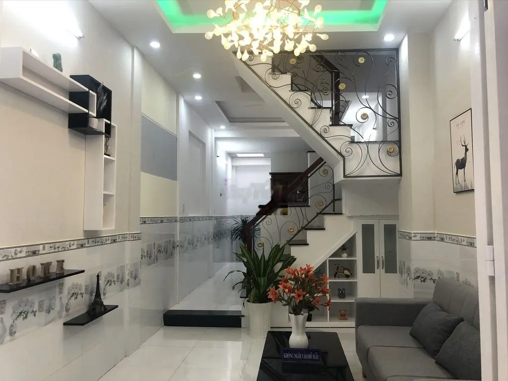 Nhanh thì còn khách ơi 1 trệt 2 lầu Q12 giá 1tỷ750, đường xe hơi.
