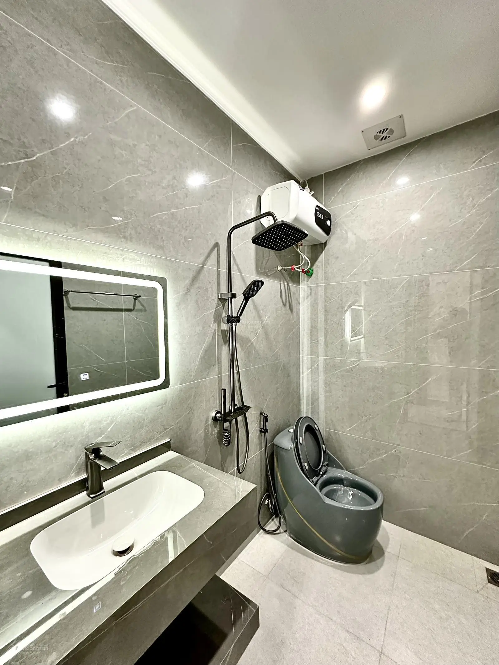 Nhà 4 tầng xây mới phố Thiên Lôi, thiết kế đẹp, đầy đủ công năng