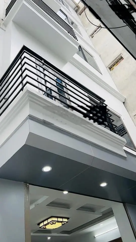 Bán nhà mặt ngõ kinh doanh Pháo Đài Láng, 35m2 xây 5 tầng mặt tiền 4.2m sổ vuông giá: 7.8 tỷ!