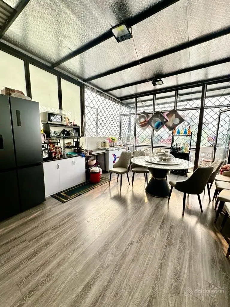 Cần Bán Gấp Toà Nhà 7 Tầng Mặp Phố Cổ Linh-Mặt Tiền 5m- KINH DOANH BẤT CHẤP- GARA-THANG MÁY