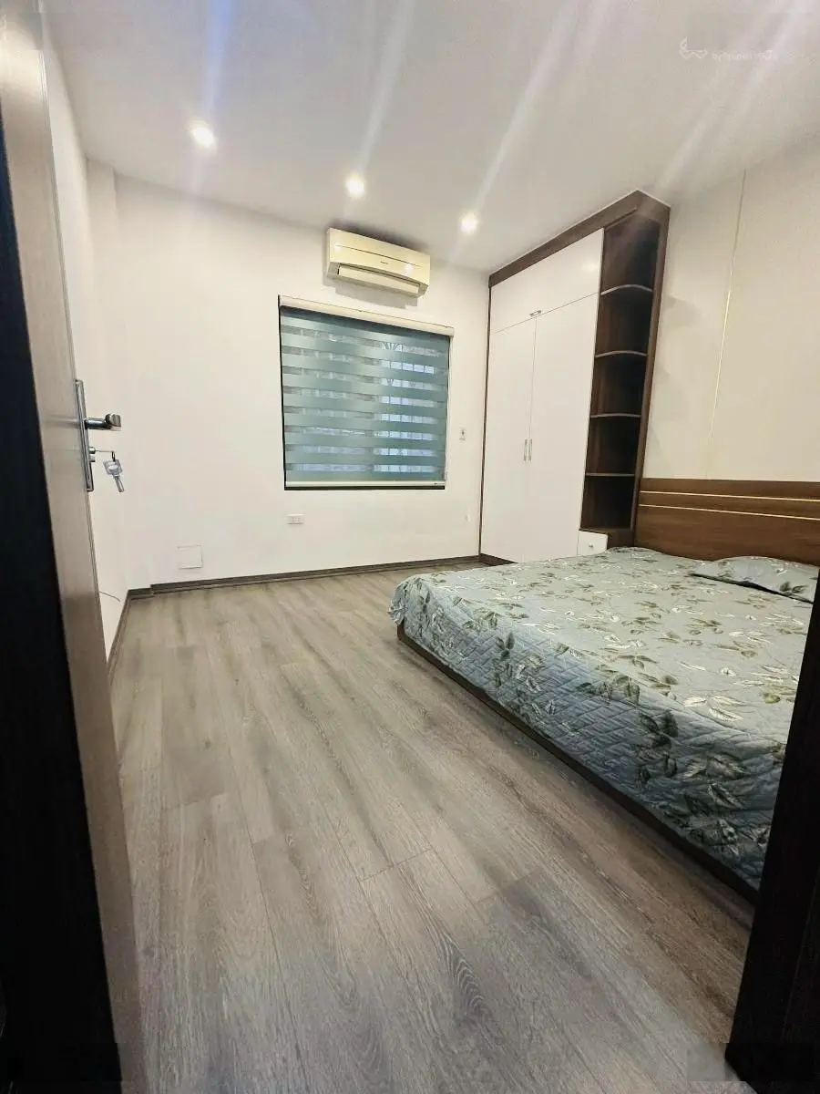 Giá cực tốt! Nhà đẹp ở ngay tại Kim Giang. Ngõ thẳng ra phố, chỉ 40m. Lô góc thoáng sáng. DT 42m2