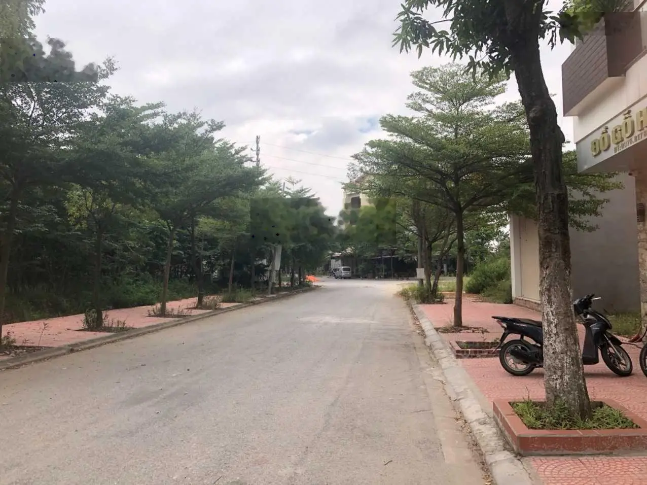 Bán cắt lỗ sâu lô đất làn 2 sau shophouse - view công viên, sân bóng - hướng Đông Nam