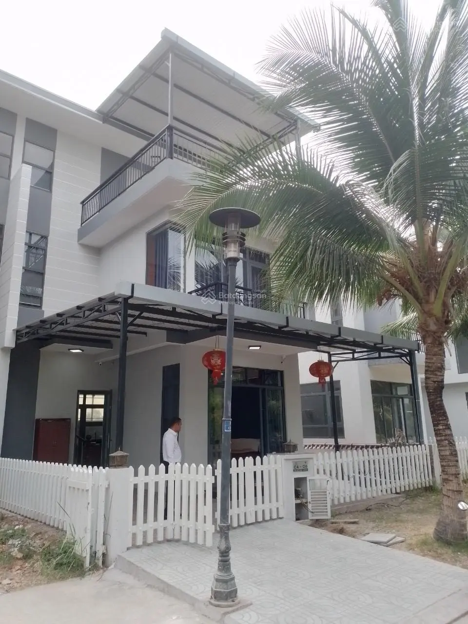 Biệt thự có sổ hoàn công giá 3,3 tỷ LH 0973 013 ***