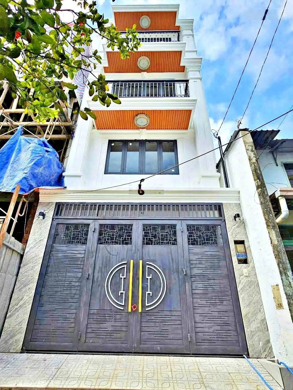 Bán Nhà 4 Tầng, DT61m2 Xây Mới, Đường Thông Đối Diện Vạn Phúc City