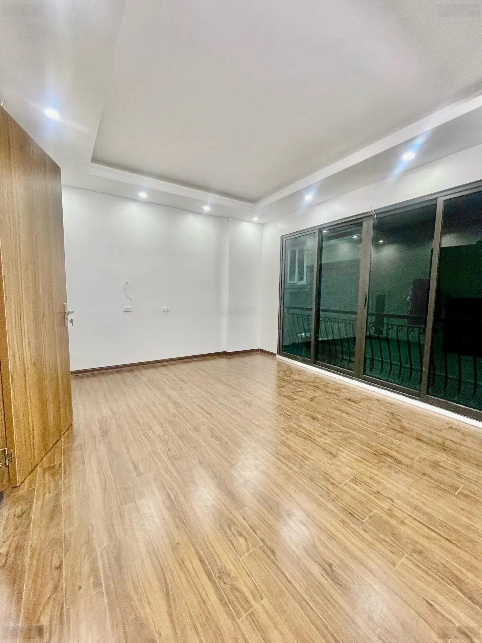 Bán siêu phẩm nhà phố sát mặt đường Phạm Văn Đồng - 6 tầng thang máy - MT 5,8m - chỉ 8,x tỷ.