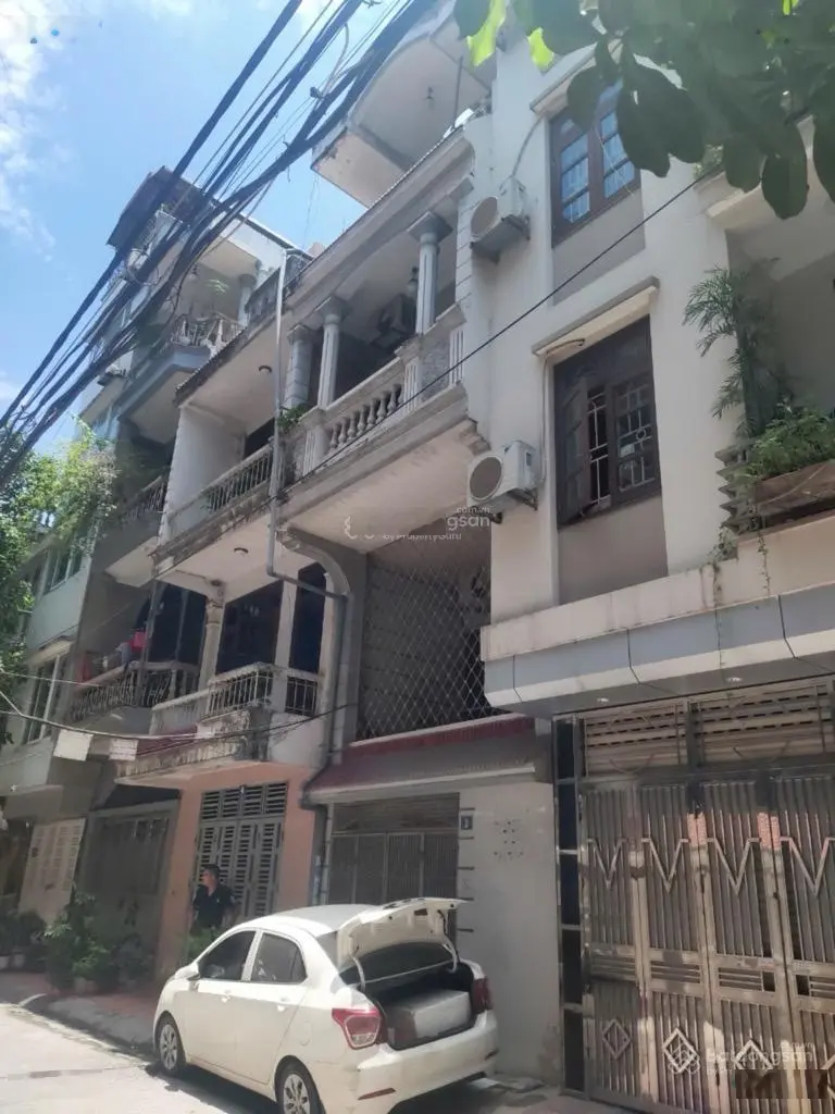Bán nhà khu vực hoàng mai, phân lô oto tránh.