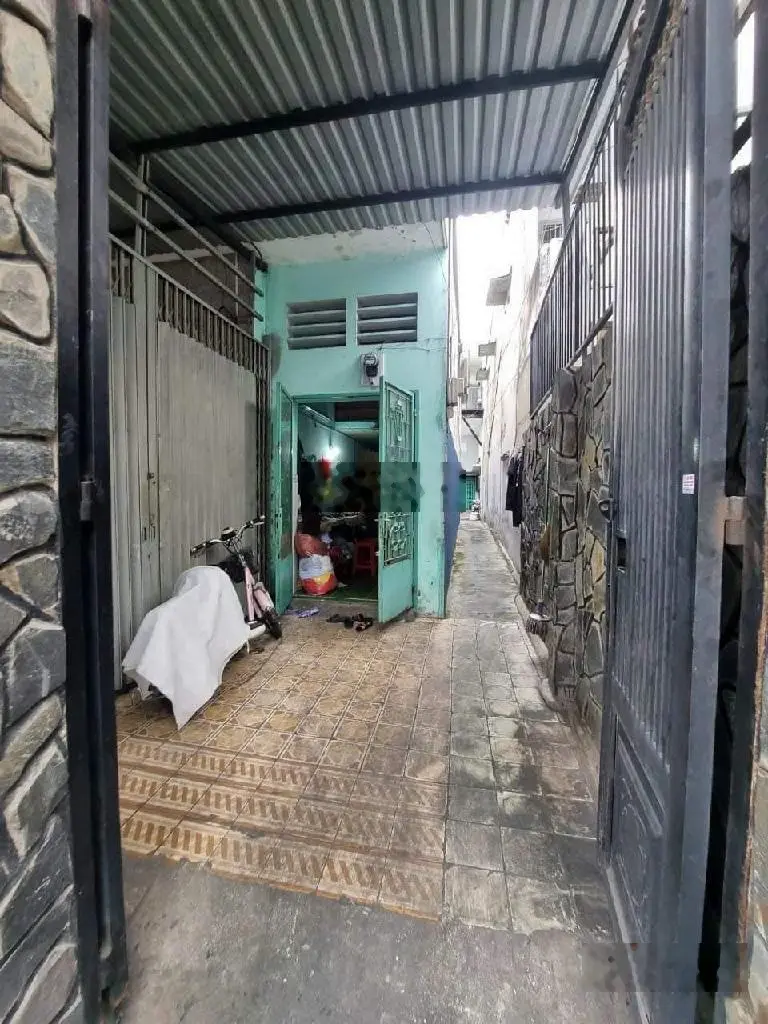 Nhà Trần Thái Tông, hẻm 6m, 104m2 đất; ngang 3m nở hậu L 6m85; có 8pn cho thuê thu nhập 25tr/tháng